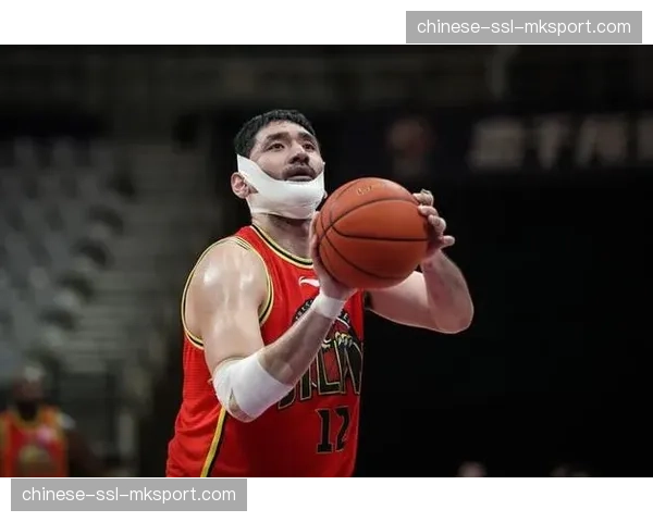 辽宁主场响起《海阔天空》，致敬客队吉林老将钟诚